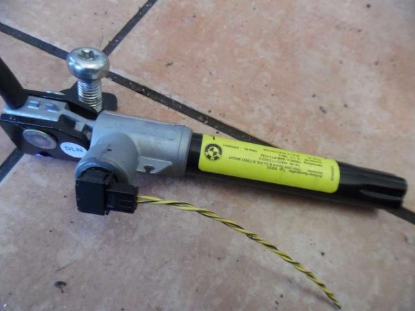 BMW 5er E61 Gurtstraffer Gurtschloß Hinten Links 9117189